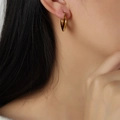 Elegantes pendientes de aro dorados con forma de corazón en acero de titanio para mujer - Dorado