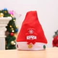 Dettaglio del cappello di Natale con pupazzo di neve 3D e fiocchi di neve glitterati - Pupazzo di Neve Bambini Applicazione