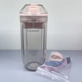Shaker gris fumé translucide avec couvercle rose et sangle violette pour sportifs - Type AS (Corde sans logo) / Rose