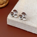 Boucles d'oreilles fleurs géométriques en argent avec perles blanches élégantes - Argent