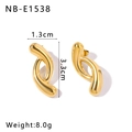 Detailansicht der 1,3x3,3 cm großen und 8g schweren goldenen gedrehten Ohrringe - Abstrakt Verdrehter Stil (NB-E1538)