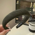 Handmade thick sponge headband in dark olive green wool fabric with wide curved design - Green Woolen