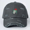 Gorra de béisbol gris oscuro desgastada con bordado de calavera y rosa con agujeros - Talla única / Gris