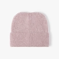 Bonnet en maille rose poudré avec texture côtelée et large revers pour l'hiver - Rose chair
