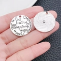 Antik-silberner Anhänger mit gravierten inspirierenden Zitaten und Affirmationen aus Metall - Antiksilber Kind Buchstabenanhänger (8437)