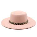 Chapeau Fedora rose en laine à bord large avec ruban léopard et boucle dorée - M (56-58cm) / Rose Chaud