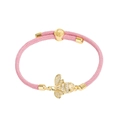 Dettaglio di un bracciale intrecciato rosa con ciondolo a forma di ape dorata e strass - Rosa