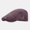 Détail d'une casquette plate en denim délavé violet avec boucle en métal et coutures - Réglable / Violet