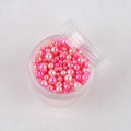 Perle finte rosa e bianche di varie dimensioni in un barattolo di plastica trasparente - Sfumato Rosa e Bianco