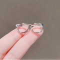 Minimalist silver eyeglasses brooch pin with vintage metallic finish for women - Glasses Shape / Silver