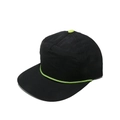 Dettaglio cappellino nero con cordino verde neon e bottone superiore in tinta - M (56-58cm) / Nero e Giallo