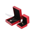 Rote matte Schmuckgeschenkboxen mit schwarzer Beflockung für Ringe und Halsketten - Anhängerbox / Außen Rot Innen Schwarz