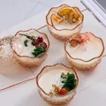 Weihnachtliche Duftkerze im bernsteinfarbenen Glas mit Trockenblumen und Orangenscheiben - Bernstein