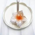Chic orange gradient flower hair claw clip in resin on a white decorative tray - White Base Orange Center (Five-petal Flower)