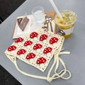 Foulard au crochet fait main crème avec motifs de champignons rouges en 3D - Champignon Blanc