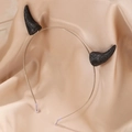 Détails de serre-tête cornes de diable noires à paillettes avec monture métallique - Serre-tête cornes noires à paillettes