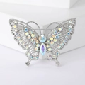 Dettaglio di spilla a farfalla vintage con strass AB arcobaleno su base argento - Bianco