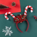 Roter Weihnachts-Haarreif mit Zuckerstangen-Dekor und Stechpalmenbeeren auf festlichem Grund - LED Zuckerstangen Stirnband / Rot/Weiß