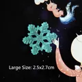 Detailed macro view of mint green resin snowflake with golden glitter, size 2.5x2.7cm - Large / Green