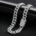 Nahaufnahme der silbernen Iced-out-Cuban-Kette für Haustiere mit glänzenden Steinen - 20cm / Silber