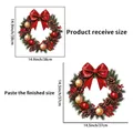 Kerstkrans muursticker met rode strik en dennenappels 38cm PVC decoratie - Rode kerstkrans