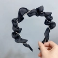 Eleganter schwarzer Haarreif mit Falten-Design und glitzernden Strasssteinen aus Seide - Blasenstoff Schwarz Mit Strasssteinen