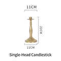 Elegante candelabro de metal dorado de una cabeza con base ondulada, altura 22 cm - Cabeza Única (22CM) / Dorado