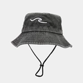 Dettaglio cappello bucket grigio antracite lavato con ricamo a onde e cordino regolabile - Taglia unica / Nero Lavato