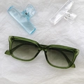 Chic dark green cat-eye sunglasses with gradient lenses and leopard style accent - Transparent Green