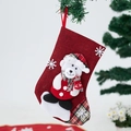 Calcetín navideño de lino rojo con oso de peluche blanco, gorro y bufanda de cuadros - Oso