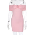 Detail eines rosa schulterfreien Minikleids mit glänzenden Pailletten und Strass - S / Rosa