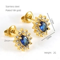 Detailansicht der 18K vergoldeten Sonnenblumen-Ohrringe mit blauem Zirkon, 12mm x 10mm Größe - 565-Sonnenblume Form Blau / 18K-Gold