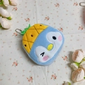 Portamonete in peluche a forma di pinguino blu con cappello ananas e catenina argento - Portamonete pinguino alla frutta - Ananas