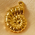 Gepolijste gouden roestvrijstalen nautilusschelp hanger op luxe satijnen stof - Kleine Wulk (22mm)