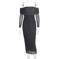 Détail d'une robe noire en tulle à pois avec décolleté plissé aux épaules dénudées - S / Noir