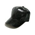 Gorra de béisbol de mujer en cuero sintético negro con textura de serpiente brillante de lado - Negro