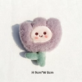 Détail d'une tulipe en peluche violette avec visage souriant brodé mesurant 9x8 cm - Version Originale / Violet