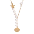 Collar chapado en oro de 18K con estrella de mar, perlas blancas y dijes de conchas - Collar Asimétrico con Colgante de Concha de Zirconia Microengastada - Dorado