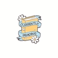 Gele emaille pin met 'CURRENTLY READING' lint en witte madeliefjes decor - Momenteel aan het lezen