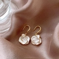 Boucles d'oreilles camélia avec pétales blancs et crochets dorés S925 sur soie - 48# Crochet-Or-Blanc-Plaqué Or Véritable