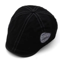 Détail de la casquette plate en coton noir avec coutures contrastées et broderie - M (56-58cm) / Noir