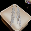 Eleganti orecchini a nappa multistrato con base argento e pietre di zircone brillanti - Frangia Multistrato Taglio a Gradini Argento (E0057)