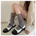 Japanische graue Strickstulpen kombiniert mit schwarz-weißen Mary-Jane-Schuhen - Sommer Slouchy Langer Stil / Grau