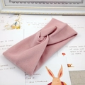 Fascia per capelli in maglia rosa con nodo per neonati su carte decorative di stile - Rosa Antico