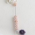 Penna a sfera con perle rosa e strass lucidi su base metallica argento per decorazioni - Champagne Perla