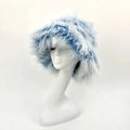 Cappello a secchiello in finta pelliccia blu chiaro e bianco per stile invernale - Celeste