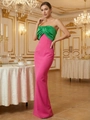 Detalle del corpiño de satén verde plisado y falda de sirena rosa en contraste elegante - S / Bloques de Color Verde y Rosa