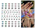 Details von bunten Evil Eye Nagelaufklebern mit Maßen 80mm x 103mm an Modellhänden - WG836