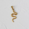 Pendente serpente dorato in acciaio al titanio placcato oro 18K con trama a scaglie - L15 Serpente a Forma di S