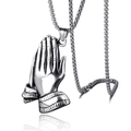 Halskette mit silbernem Gebetshände-Anhänger aus Edelstahl auf weißem Hintergrund - Silber + Edelstahlkette
